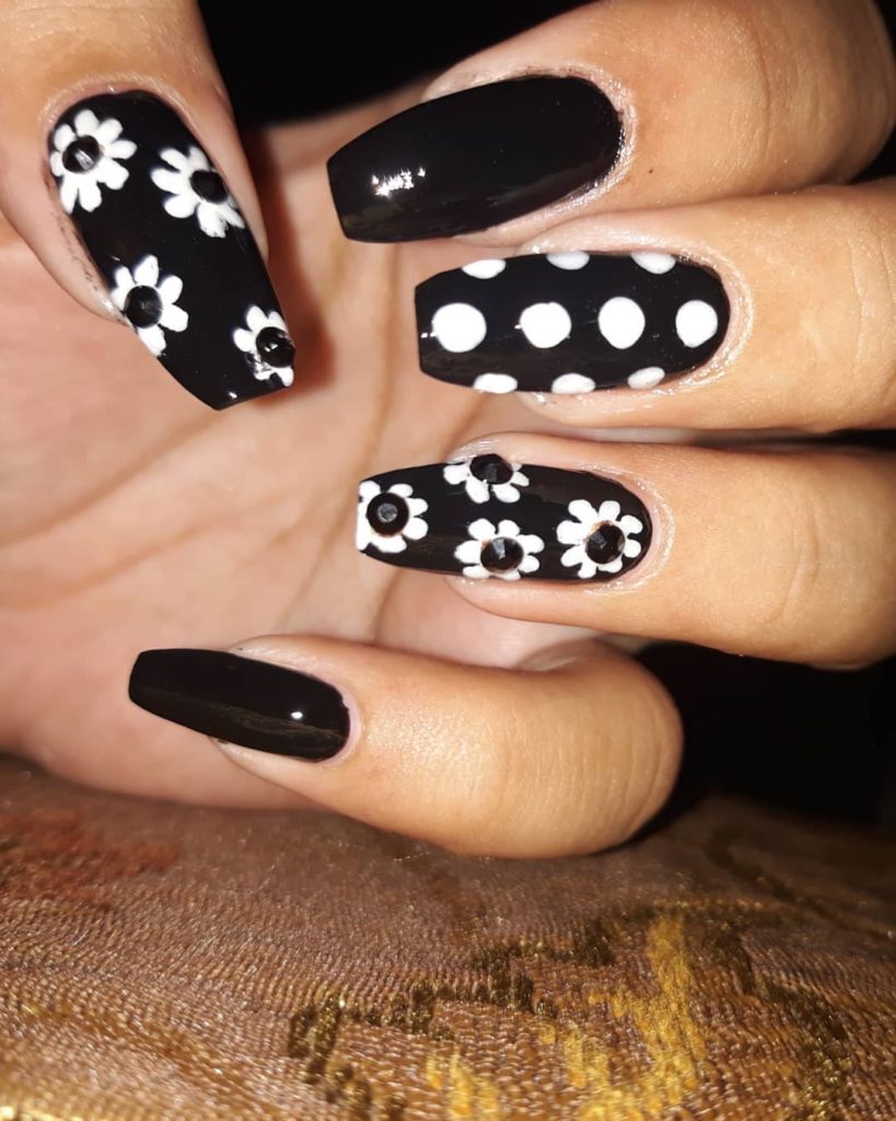 UPDATED: 55 Classic Black and White Nails (July 2020)