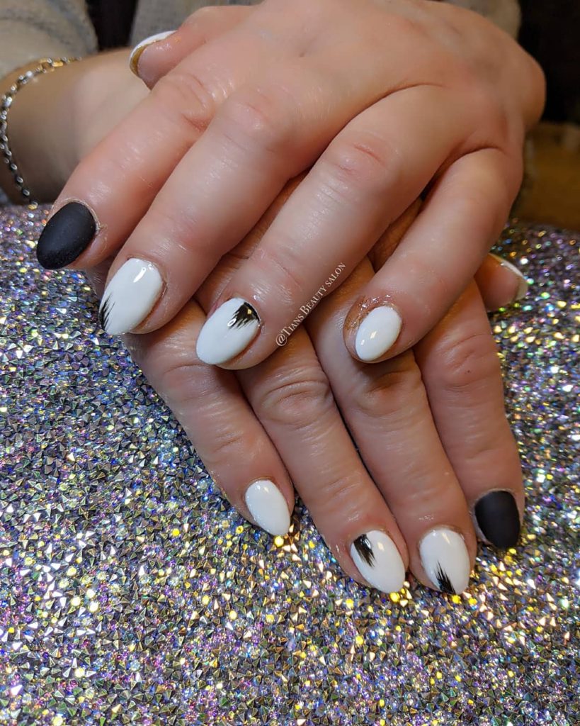 UPDATED: 55 Classic Black and White Nails (July 2020)