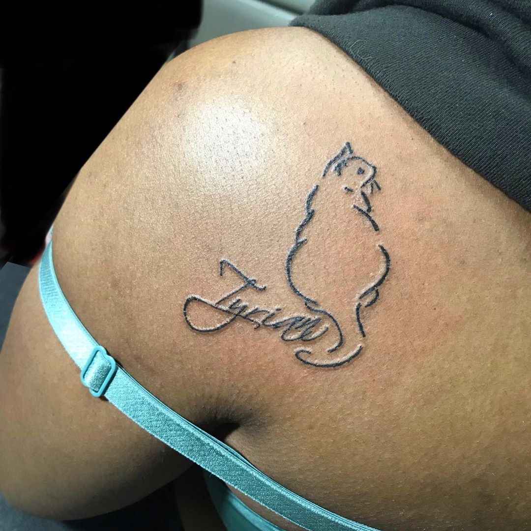 Shoulder Tattoos for Women: Minimalist Cat 