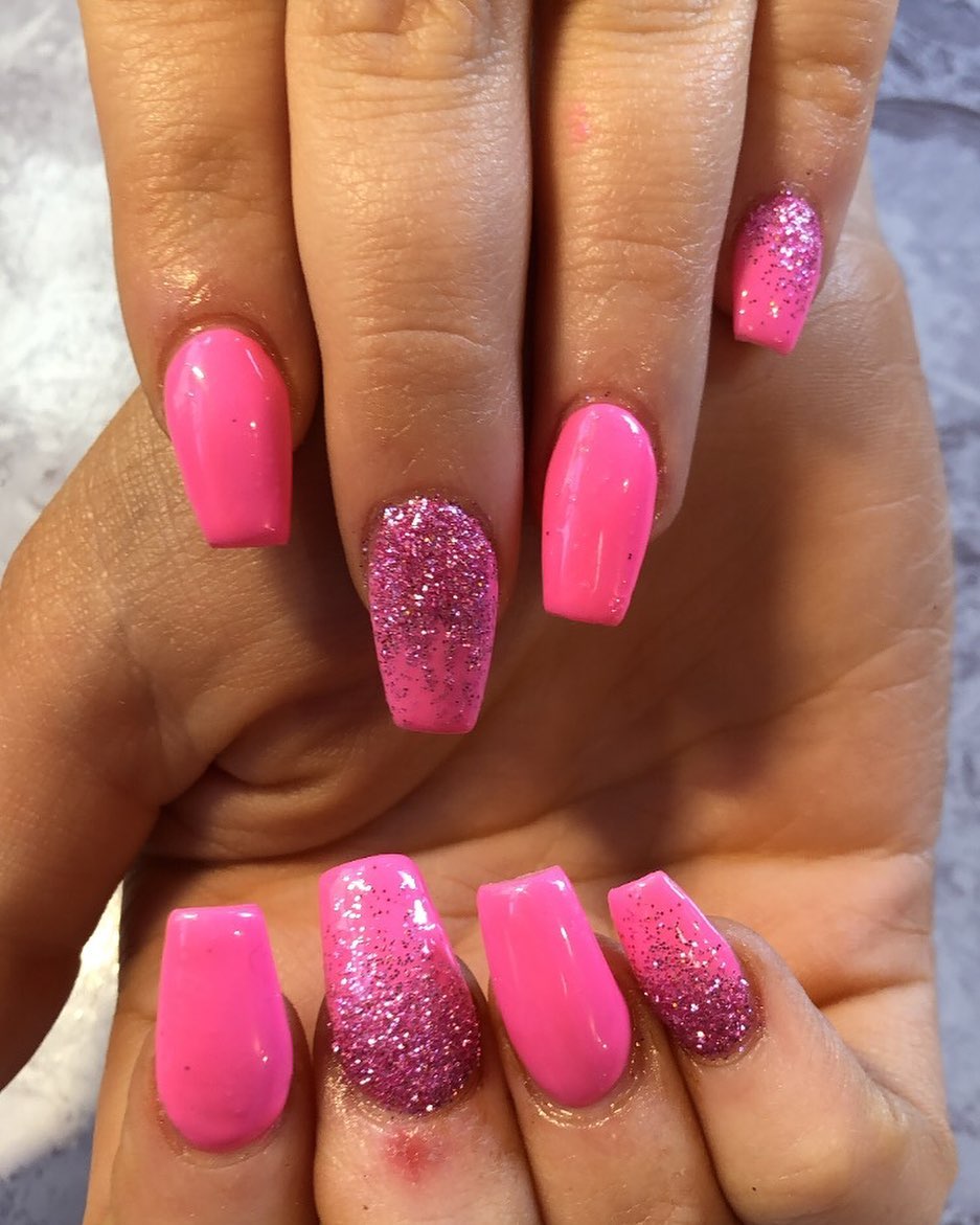 UPDATED] 40+ Bubbly Pink Acrylic Nails
