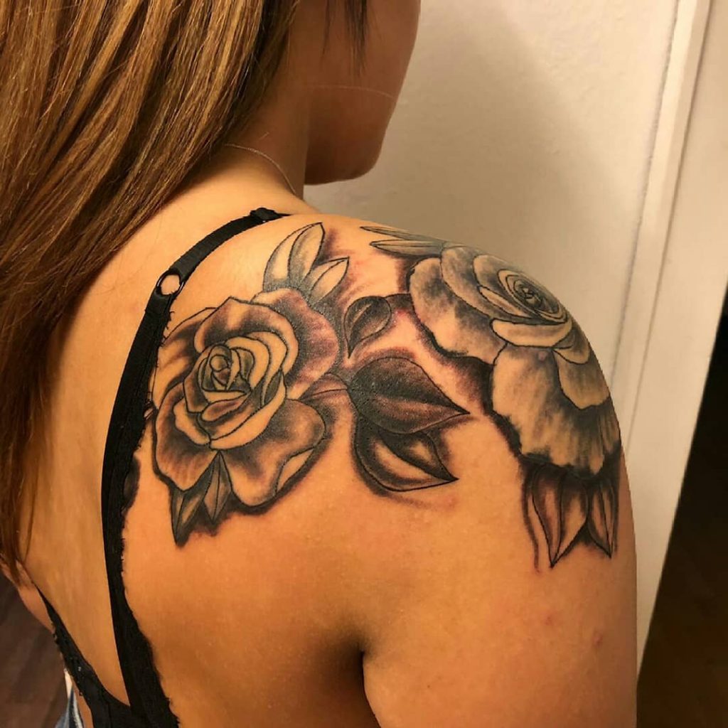 [UPDATED] 40 Rose Shoulder Tattoo Ideas