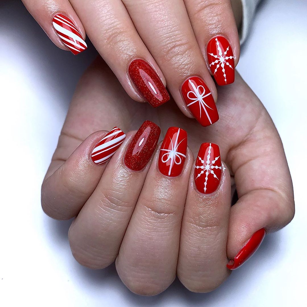 Classy, super professional red Christmas nail ideas
