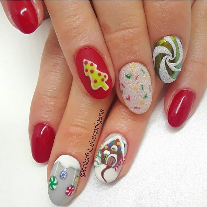 Image of a cute Christmas nails idea