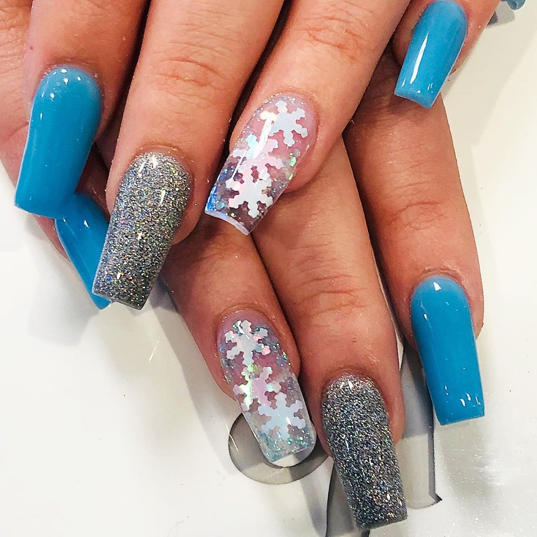 Coffin nails with snowflakes