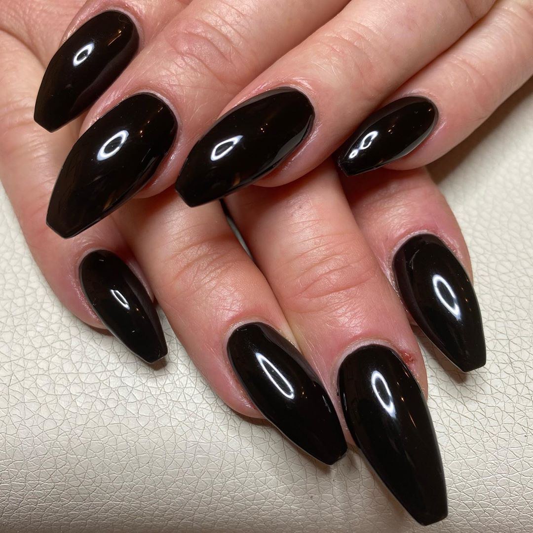 Bold image of a stunning black sparly nail look