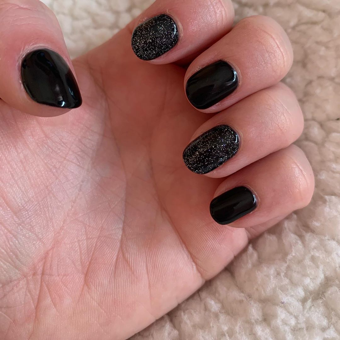 UPDATED] 35+ Classic Black Sparkly Nails